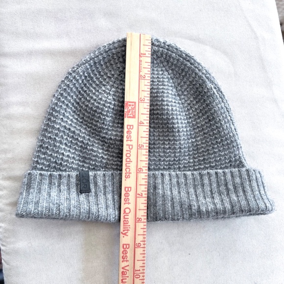 QOR 100% Cashmere Hat & Scarf Set in Light Heather Gray Waffle Knit - Picture 6 of 8